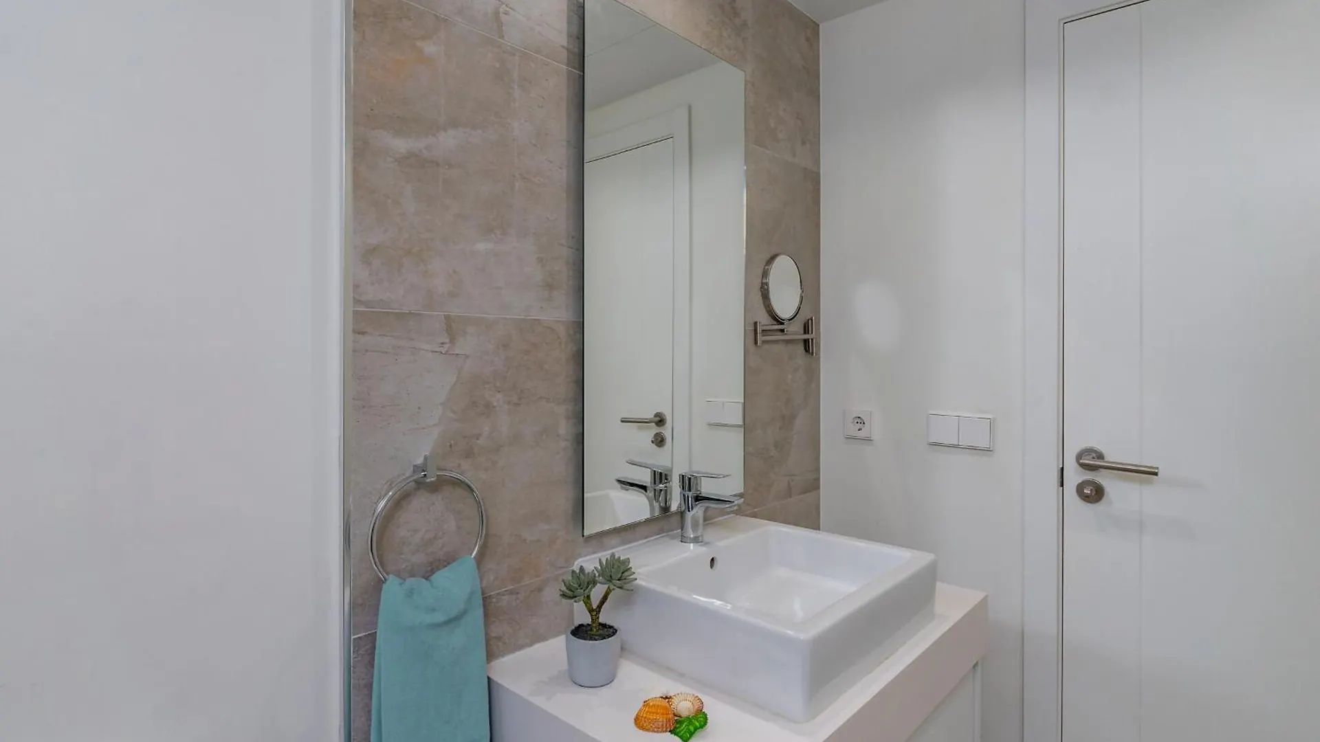 Lica Infinity Collection - Maranta Apartman Estepona